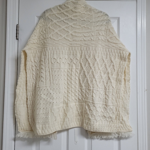 CONEMARA KNITWEAR MERINO WOOL Shawl . - Picture 6 of 9